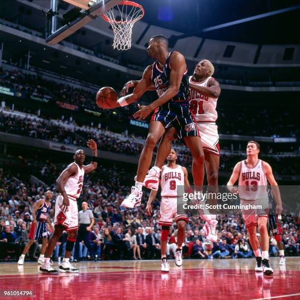 Dennis Rodman of the Chicago Bulls defends Robert Horry of the Houston Rockets on January 3, 1996 at the United Center in Chicago, Illinois. NOTE TO...
