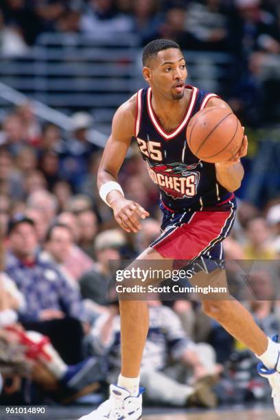 Robert Horry of the Houston Rockets handles the ball against the Chicago Bulls on January 3, 1996 at the United Center in Chicago, Illinois. NOTE TO...