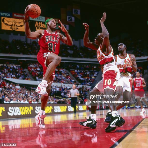 Dennis Rodman of the Chicago Bulls goes to the basket against the Atlanta Hawks on December 14, 1995 at the Omni Coliseum in Atlanta, Georgia. NOTE...