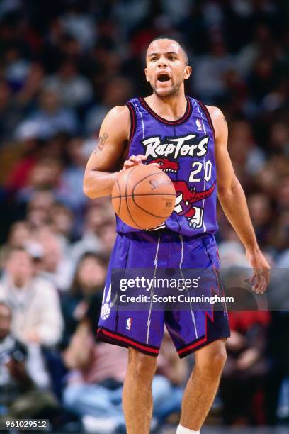 Damon Stoudamire of the Toronto Raptors handles the ball against the Chicago Bulls on November 7, 1995 at the United Center in Chicago, Illinois....