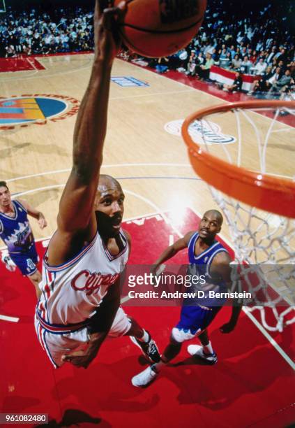 Lamond Murray of the LA Clippers dunks the ball against the Utah Jazz circa 1997 at the Los Angeles Memorial Sports Arena in Los Angeles, California....