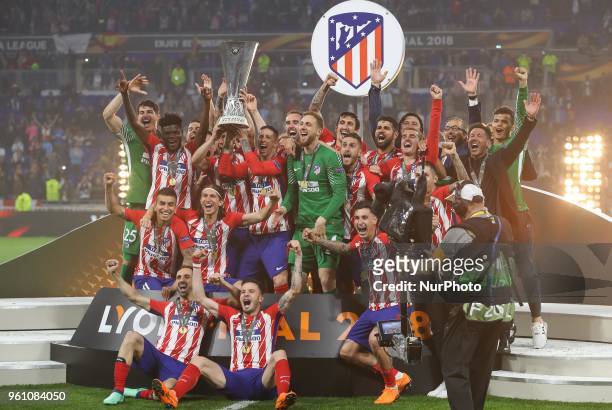 Team of Atletico Madrid celebrates the victory with the trophy during the Europa League Final match between Marseille and Atletico Madrid at Groupama...