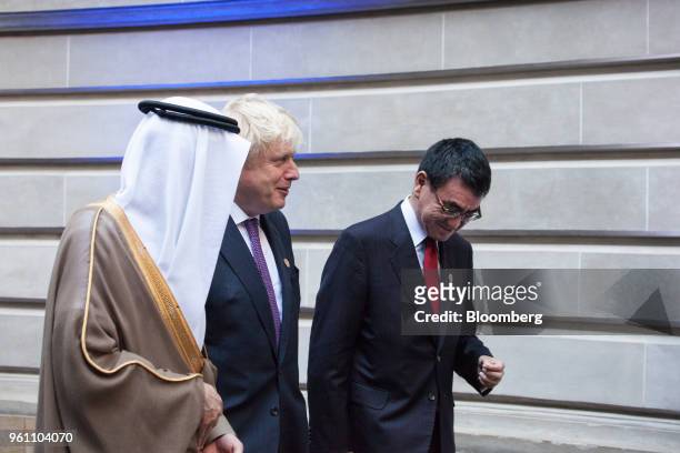 Adel bin Ahmed Al-Jubeir, Saudi Arabia's foreign affairs minister, left, Boris Johnson, U.K. Foreign secretary, center, and Taro Kono, Japan's...