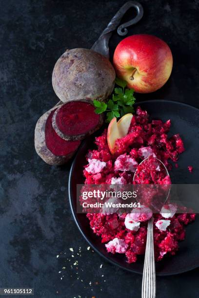 beetroot salad with durum wheat semolina, apple and soft goat cheese - flat leaf parsley - fotografias e filmes do acervo