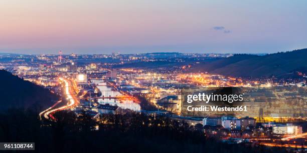 germany, baden-wuerttemberg, stuttgart, esslingen-mettingen, neckar valley, neckar river, port area, industrial area, mercedes benz factory in the evening - esslingen am neckar stock-fotos und bilder