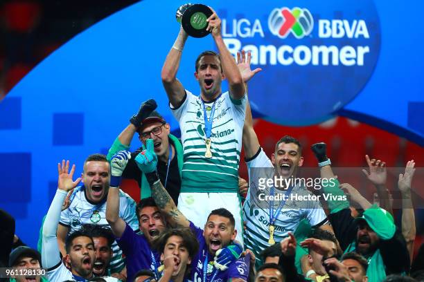 Carlos Izquierdoz of Santos Laguna lifts the Championship Trophy with teammates after the Final second leg match between Toluca and Santos Laguna as...