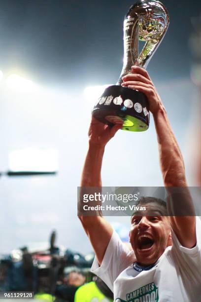 Gerardo Alcoba of Santos Laguna celebrates with the Championship Trophy after the Final second leg match between Toluca and Santos Laguna as part of...