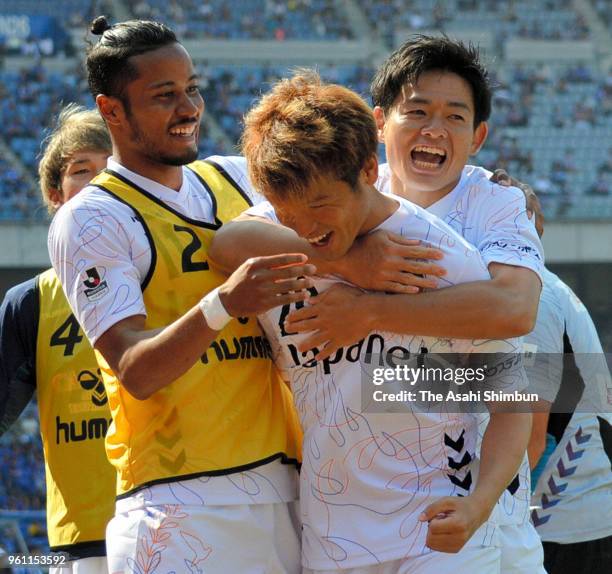 Keita Nakamura of V-Varen Nagasaki celebrates scoring his side's second goal with his team mates during the J.League J1 match between Yokohama...