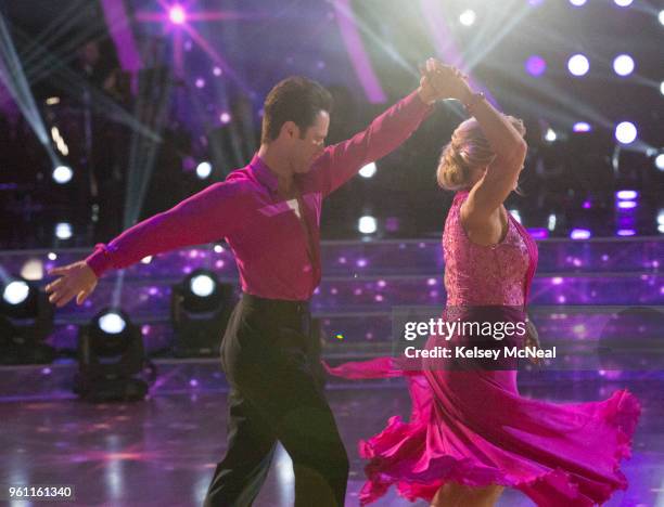 Episode 2604" - After three weeks of stunning competitive dancing, the final three couples advance to the finals of "Dancing with the Stars:...