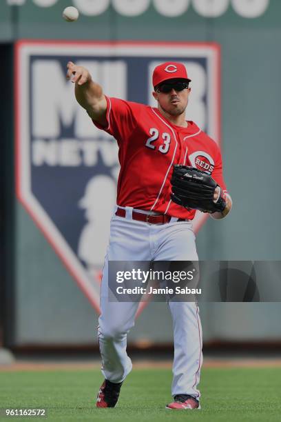 Adam Duvall of the Cincinnati Reds fields a fly ball against the Chicago Cubs at Great American Ball Park on May 19, 2018 in Cincinnati, Ohio. Adam...