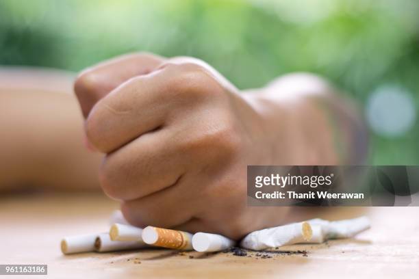 31th may quiet smoking day,  quiet smoking keep your heart healthy - smoking death stock pictures, royalty-free photos & images