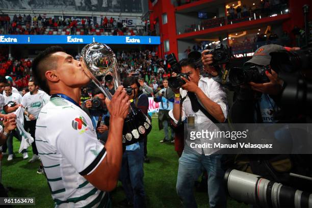 Jose Vazquez of Santos kisses the trophy to celebrate after the Final second leg match between Toluca and Santos Laguna as part of the Torneo...