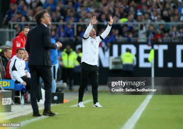 Headcoach Markus Anfang of Holstein Kiel reacts during the Bundesliga Playoff Leg 2 between Holstein Kiel and VfL Wolfsburg at Holstein-Stadion on...