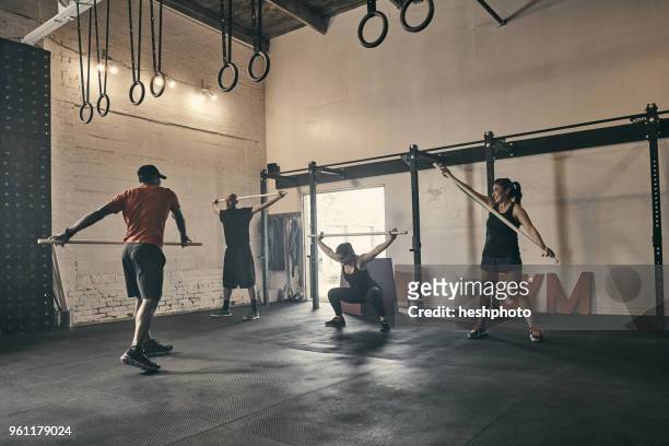 people exercising in gym - heshphoto fotografías e imágenes de stock