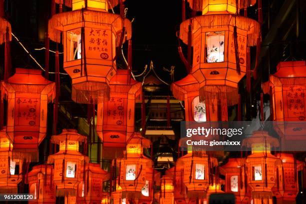 lantern festival at yu gardens, shanghai, china - yu yuan gardens stock pictures, royalty-free photos & images