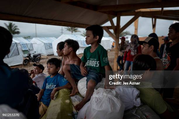 Displaced Marawi residents wait for food ration on the eve of Ramadan inside the Sarimanok tent city on May 16, 2018 in Marawi, Philippines. With...