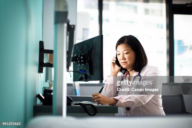 Doctor Phone Computer Clinic Computer Photos and Premium High Res Pictures - Getty Images