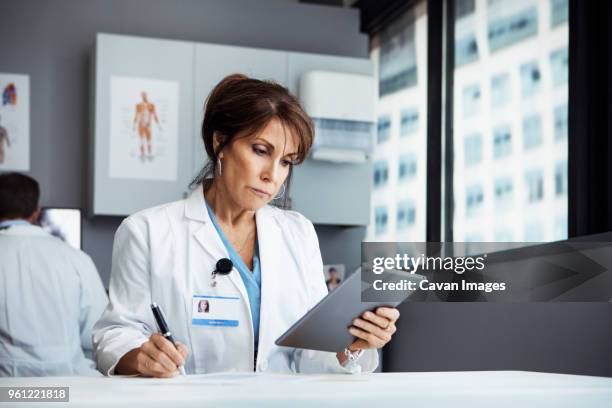 Doctor Behind Desk Photos and Premium High Res Pictures - Getty Images