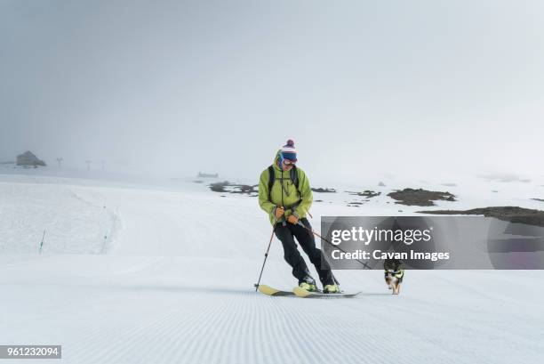 man skiing on snow covered field against sky - eén dier stockfoto's en -beelden