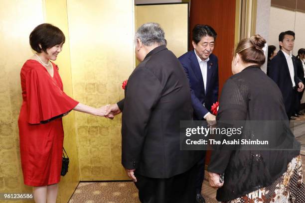 Japanese Prime Minister Shinzo Abe and his wife Akie welcome leaders at the dinner of the Pacific Alliance Leaders Meeting at Spa Resort Hawaiians on...