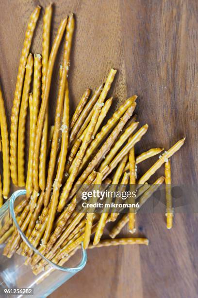 salty cracker pretzel sticks - mikroman6 imagens e fotografias de stock