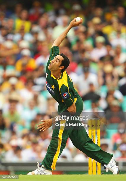 Umar Gul of Pakistan bowls during the second One Day International match between Australia and Pakistan at the Sydney Cricket Ground on January 24,...