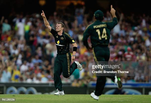 Peter Siddle of Australia celebrates after claiming the wicket of Umar Akmal of Pakistan during the second One Day International between Australia...