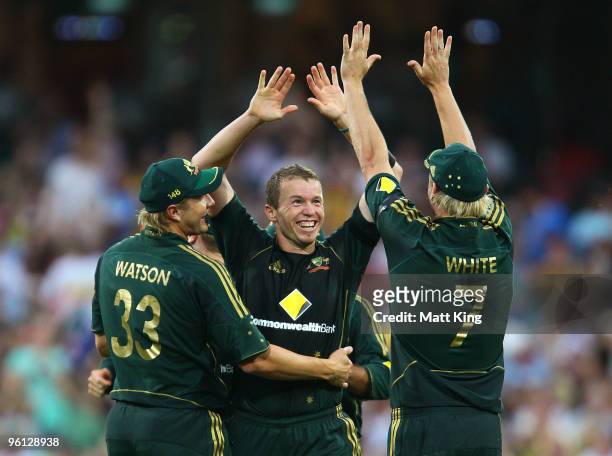 Peter Siddle of Australia celebrates with Shane Watson and Cameron White after taking the wicket of Umar Akmal of Pakistan during the second One Day...