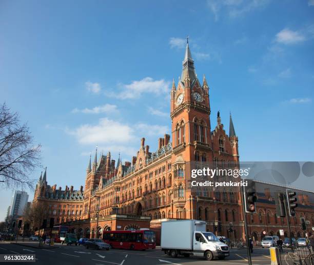 st pancras renaissance london hotel - st pancras renaissance london hotel stock pictures, royalty-free photos & images