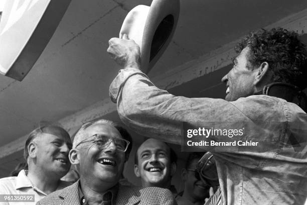 Carroll Shelby, David Brown, Reg Parnell, 24 Hours of Le Mans, Le Mans, 21 June 1959. A happy Carroll Shelby in the pits near the end of his...