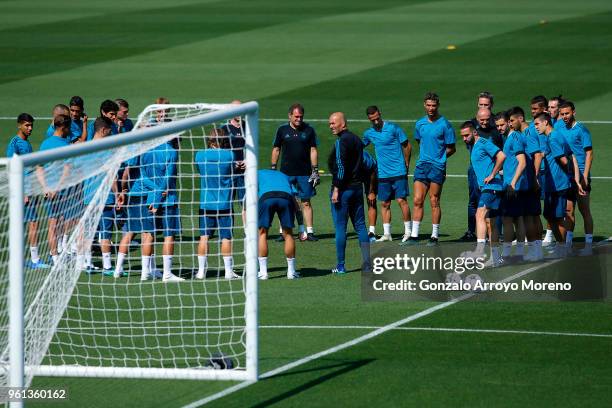 Head coach Zinedine Zidane Zinedine gives instructions to his players during a training session held during the Real Madrid UEFA Open Media Day ahead...