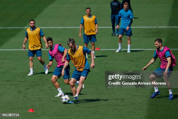 Gareth Bale of Real Madrid CF excercises with teammates during a training session held during the Real Madrid UEFA Open Media Day ahead of the UEFA...