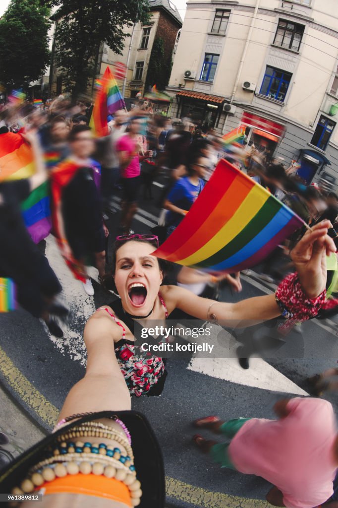 Personas en el desfile del orgullo gay de Sofía 10 de junio de 2017
