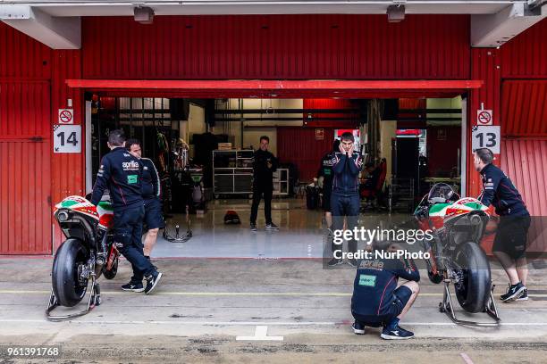 Aprillia mechanics preparing the motorbikes during the Moto GP Tests at Circuit de Barcelona - Catalunya due to the new resurfaced of the asphalt and...