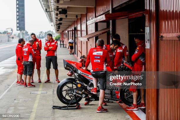 Ducati team mechanics preparing the motorbikes during the Moto GP Tests at Circuit de Barcelona - Catalunya due to the new resurfaced of the asphalt...