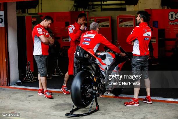 Ducati team mechanics preparing the motorbikes during the Moto GP Tests at Circuit de Barcelona - Catalunya due to the new resurfaced of the asphalt...