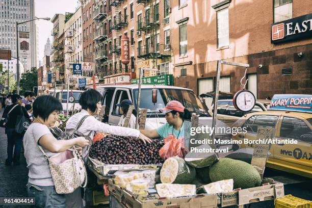 manhattan, chinatown, greengrocer - china town stock pictures, royalty-free photos & images