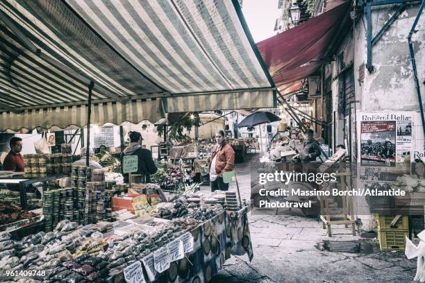 mercato del capo - vespa stockfoto's en -beelden