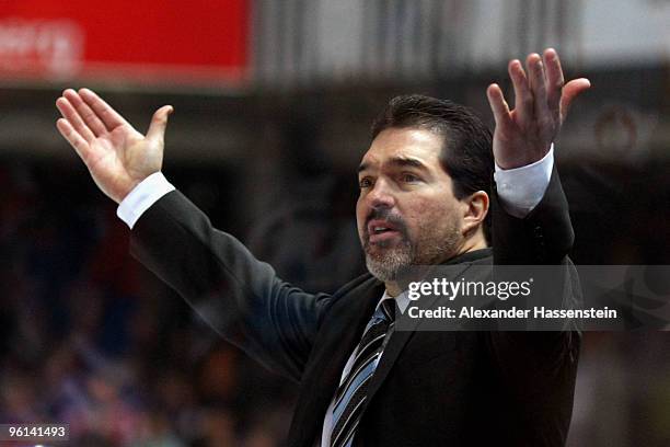 Larry Mitchell, head coach of Augsburg reacts during the DEL metch between Thomas Sabo Ice Tigers and Augsburger Panther at the Arena Nuernberger...