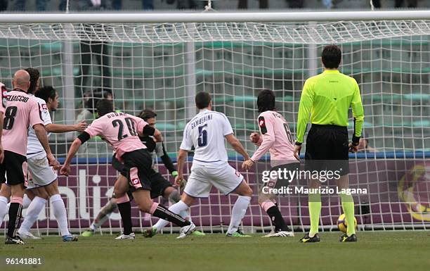 Igor Budan of Palermo scores a goal during the Serie A match between Palermo and Fiorentina at Stadio Renzo Barbera on January 24, 2010 in Palermo,...