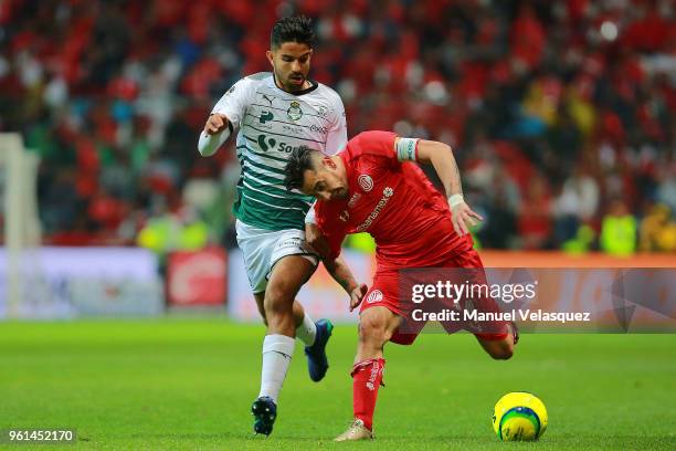 Diego de Buen of Santos struggles for the ball against Rubens Sambueza of Toluca during the Final second leg match between Toluca and Santos Laguna...