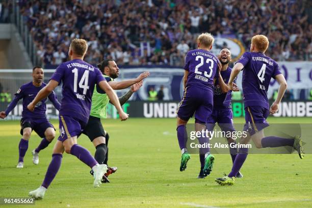 Soeren Bertram of Aue celebrates his team's third goal with team mates during the 2. Bundesliga Playoff Leg 2 match between Erzgebirge Aue and...