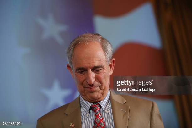 Lanny Davis, former special counsel to Bill Clinton, arrives for a debate with Steve Bannon, former White House Chief Strategist to U.S. President...