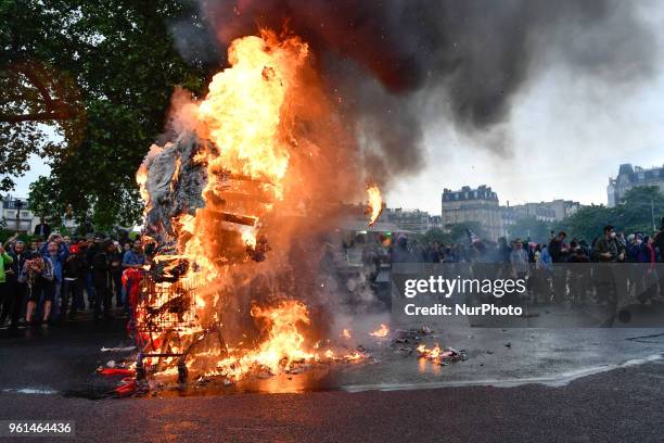 People demonstrate, on May 22, 2018 in Paris, during a nationwide day protest by French public sector employees and public servants against the...