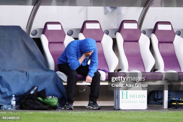 Head coach Hannes Drews of Aue reacts after his team won the 2. Bundesliga Playoff Leg 2 match between Erzgebirge Aue and Karlsruher SC at...