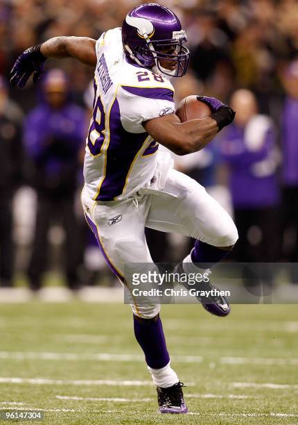 Adrian Peterson of the Minnesota Vikings runs for a 19-yard touchdown in the first quarter against the New Orleans Saints during the NFC Championship...