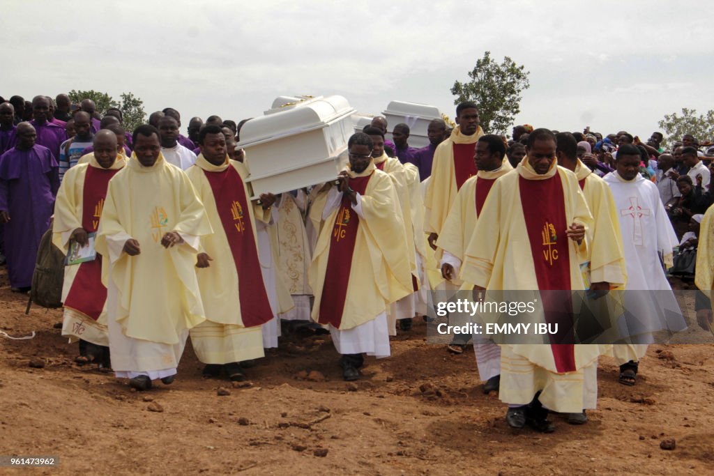 TOPSHOT-NIGERIA-UNREST-FUNERAL