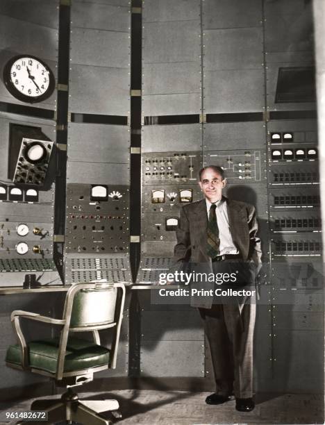 Atomic Physicist Photos and Premium High Res Pictures - Getty Images