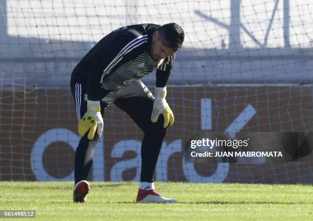 Argentina's goalkeeper Sergio Romero stretches during a training session in Ezeiza, Buenos Aires, on May 22, 2018. - Sergio Romero injured his right...