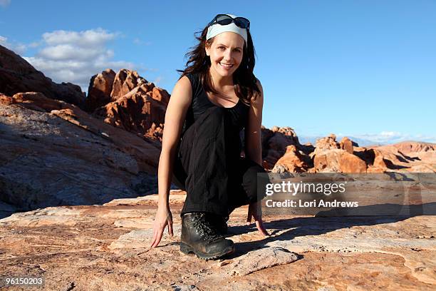 valley of fire hiker - lori andrews stock-fotos und bilder